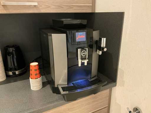 Jura We8 Koffie- & espressomachine met inhoud keukenblok