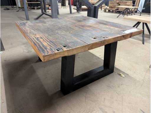 Coffee table rustic Oak 90 x 90 x 45cm. Wooden base