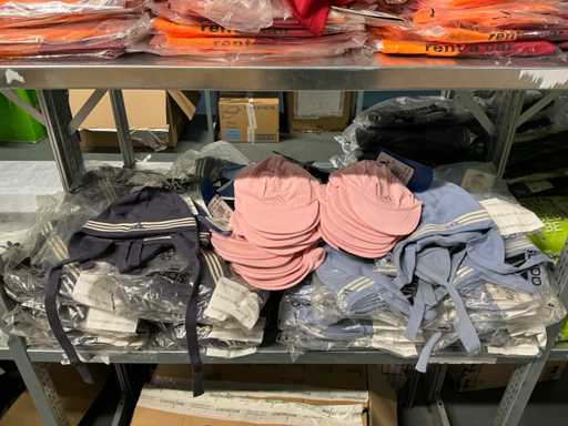 Partij diverse Adidas kinder&baby mutsen (190x)