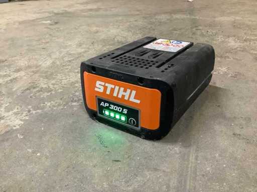 Piles et chargeurs Stihl AP300