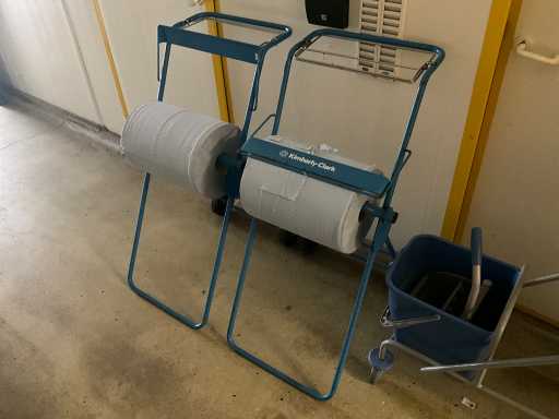 2 distributeurs de papier KIMBERLY-CLARK