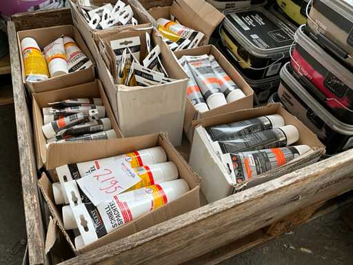 Palette mit verschiedenem Stuck