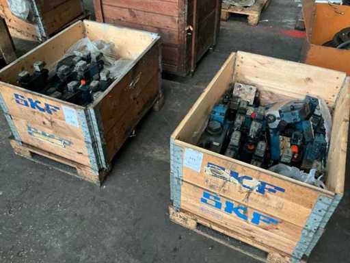 Partia hydraulicznych bloków zaworowych Mannesmann Redroth