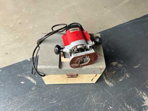 Perles houtfreesmachine met geleide-inrichting en houten opbergkist