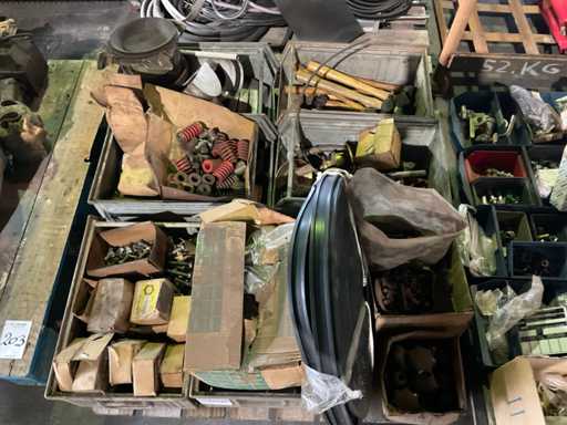 Charge von Landmaschinenteilen