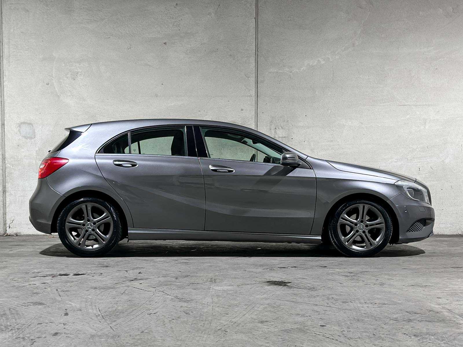 Mercedes-Benz A180 4U3 A-klasse 121pk 2013 (Origineel-NL), 8-SRR-41