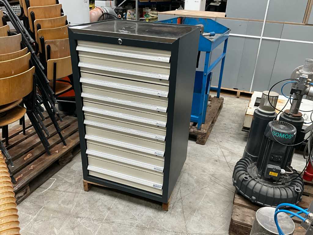 Tool cabinet with drawers