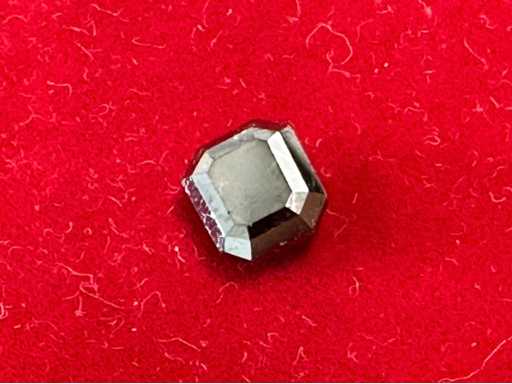 Diamant 1,97 ct fațetat tăiat liber