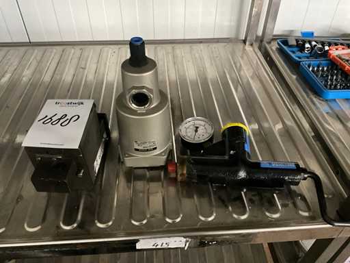 Pneumatic parts (3x)