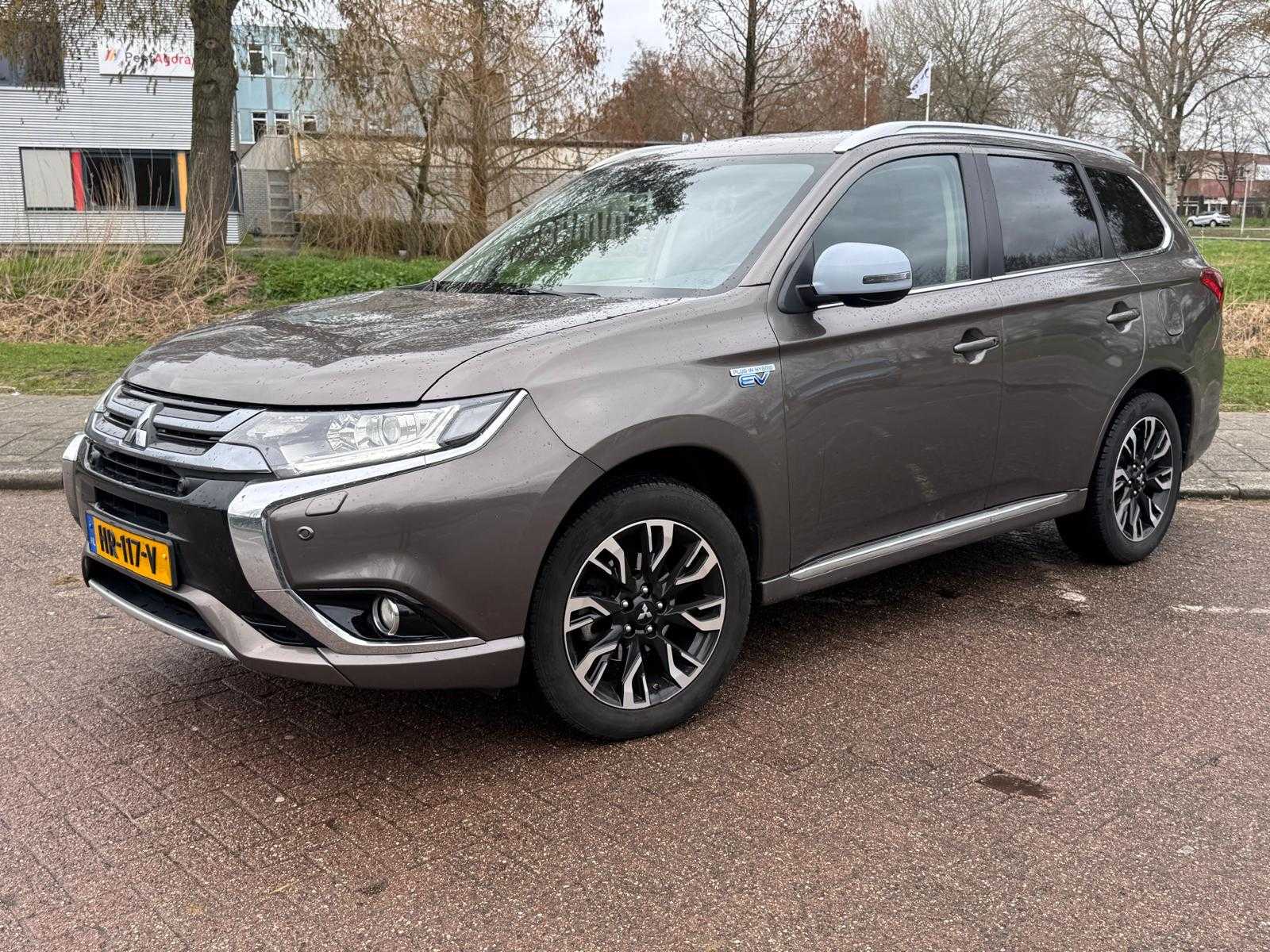 Mitsubishi Outlander 2.0 PHEV Executive Edition Automatic Transmission, HR-117-V