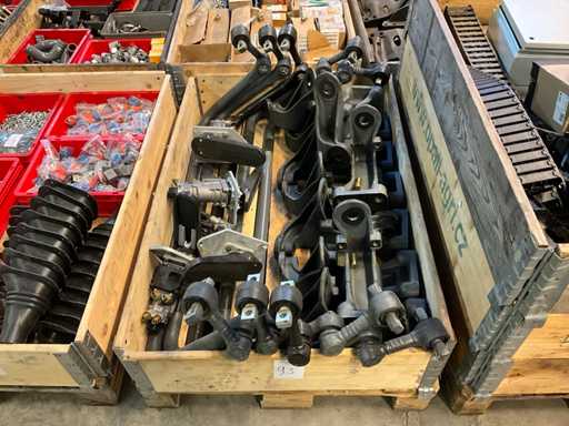 Verschiedene Rahmenteile und Wabco-Bremspedale