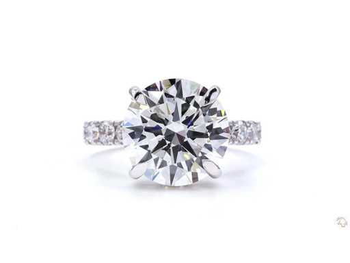 Anello in oro bianco da 18 carati con CRT 7.00. Diamante