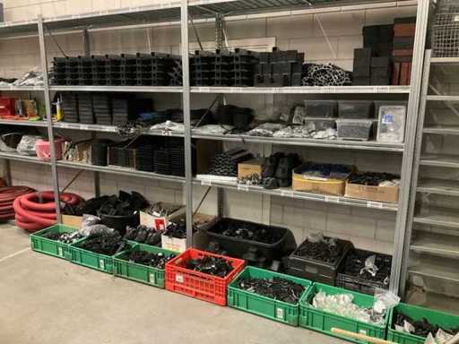 Large quantité de fournitures pour panneaux solaires