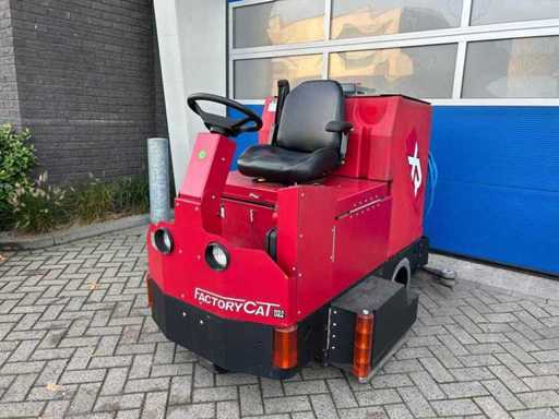 Factory Cat - XR - Scrubber Dryer