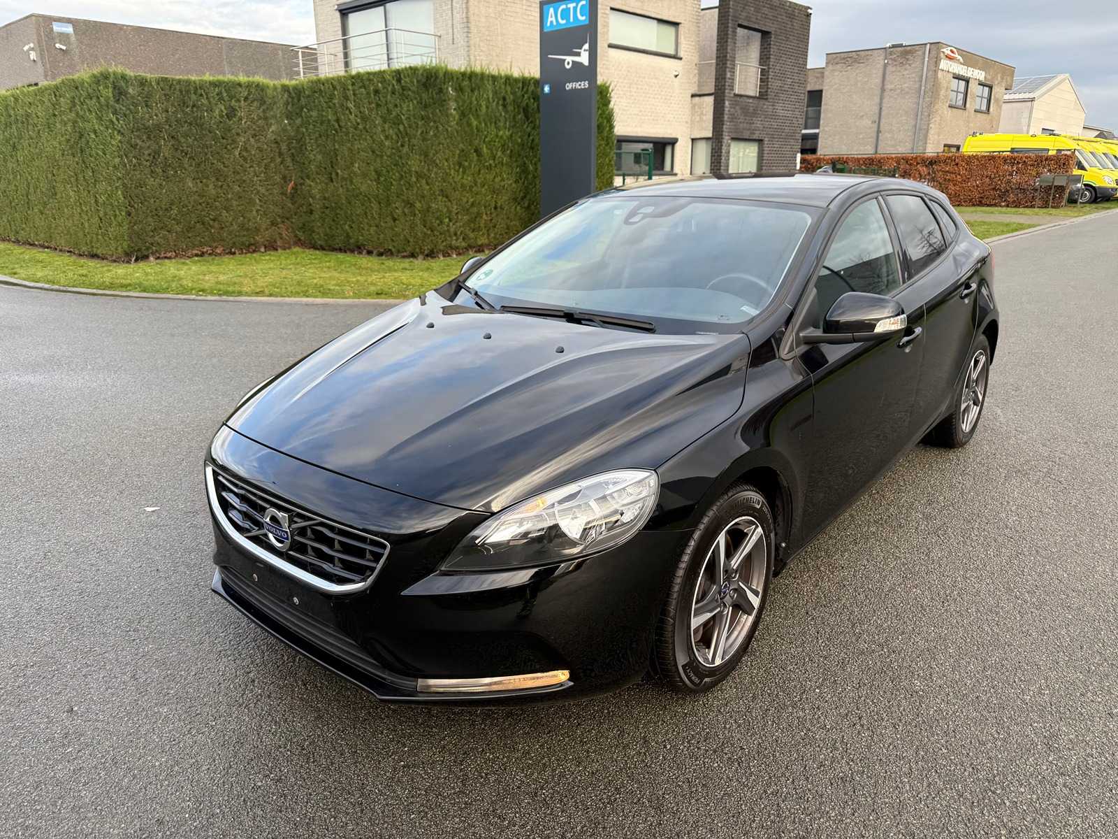VOLVO – 2016 – V40 – R DISIGN – Passenger car