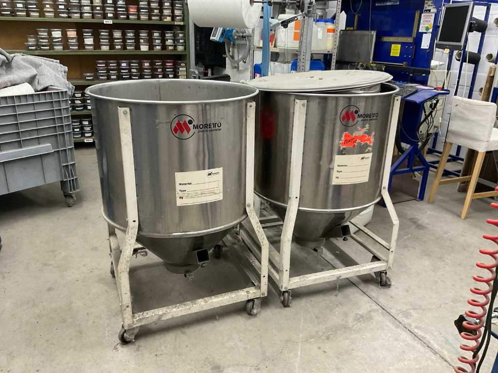 Moretto Mobile stainless steel granulate silo (2x)