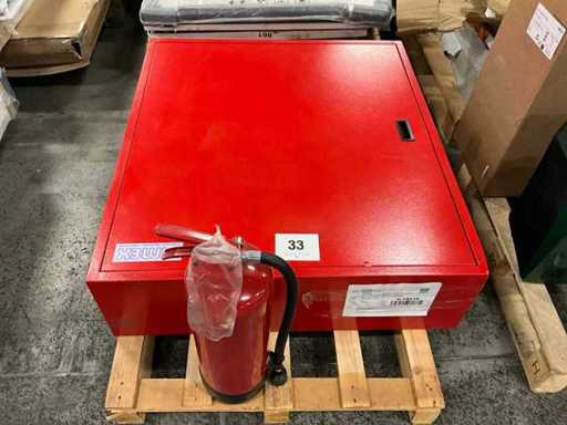 Bobine de tuyau d’incendie et extincteur