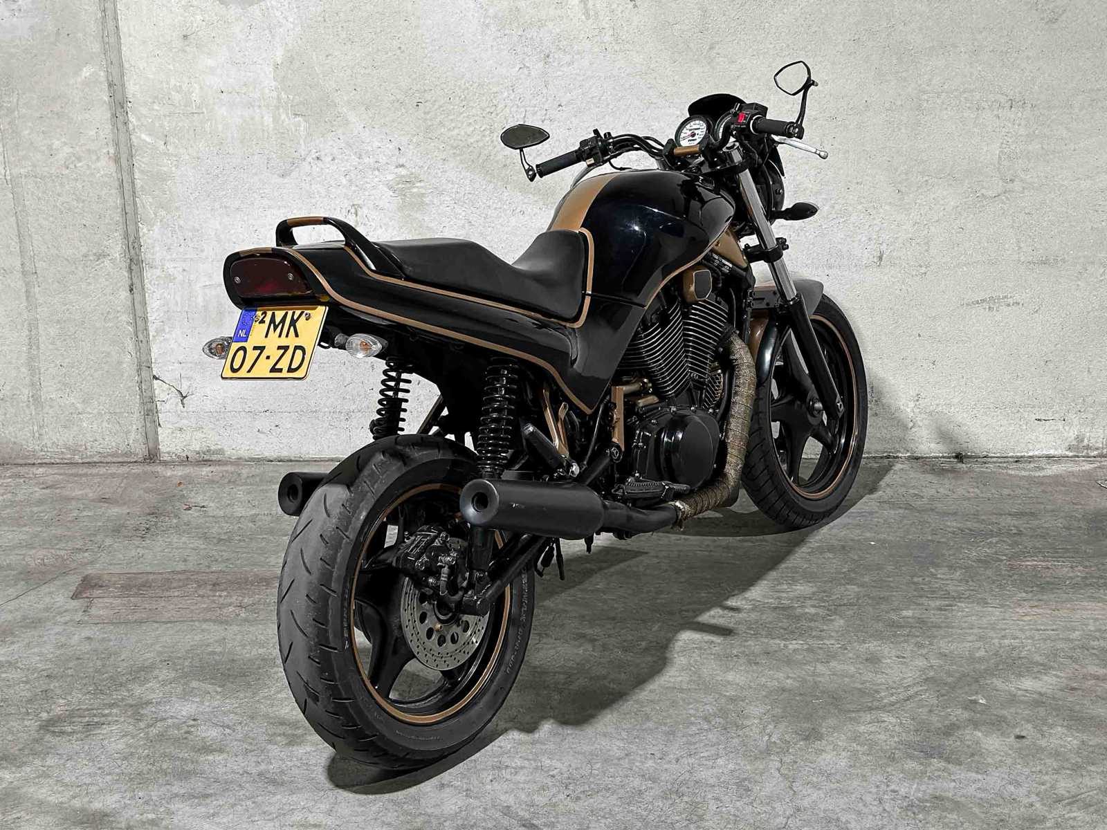 Suzuki VX800 Caferacer 805cc 1991 (Original-NL), MK-07-ZD