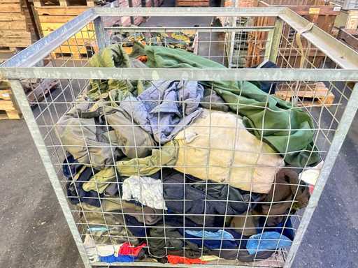 Lot de diverse îmbr?c?minte militar?