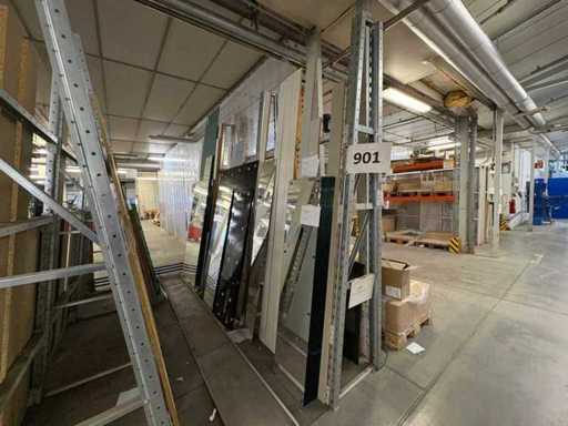 Verticale plank, met inhoud