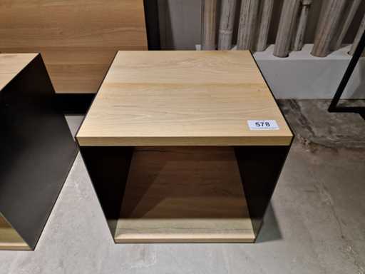 Table d’appoint Castle-Line en chêne Alexi 42 x 42 cm - Chêne massif