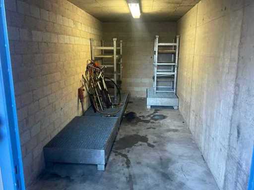 4 vasche dell'olio con 4 portaoggetti e pompe