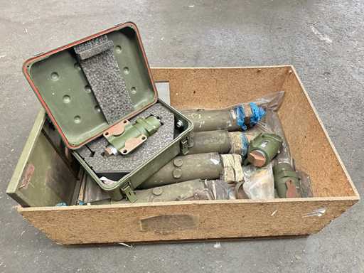 Supape hidraulice ?i alte echipamente militare