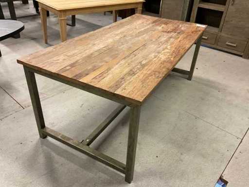 Dining room table