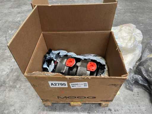 MOOG – jednostka pomp/silnik hydrauliczny (2x)