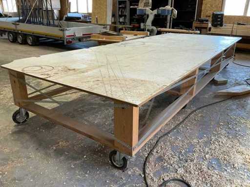 Mobiele houten werktafel