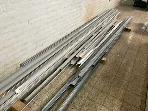 Lot de diverse profiluri din alu (30x) și 10x Metal STUD