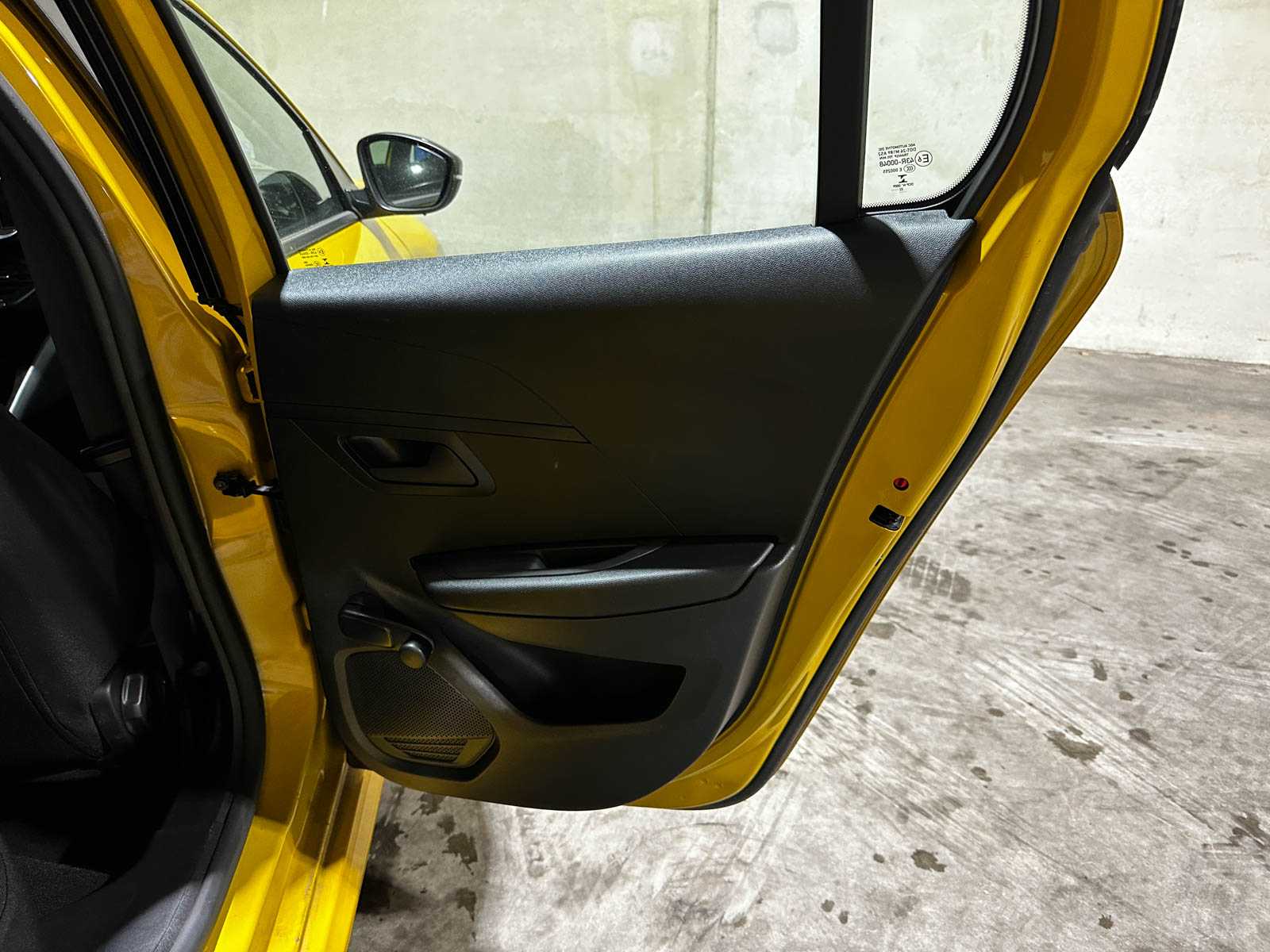 Peugeot 208 1.2 PureTech Like 75pk 2013, R-956-ZL