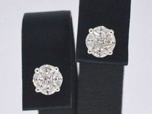 Boucles d’oreilles, diamants magnifiquement sertis
