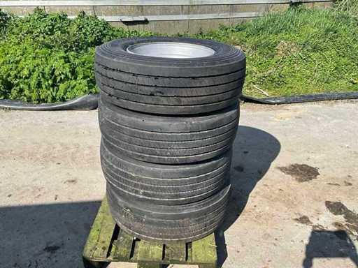 Goodyear KMAX T 285/70R19.5 Banden met velg