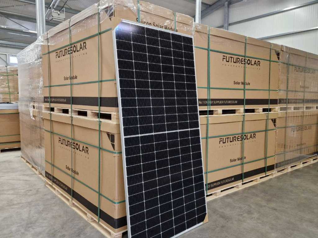 FutureSolar Monofacial 550W Photovoltaic Modules NEW & OVP 4 Pallets