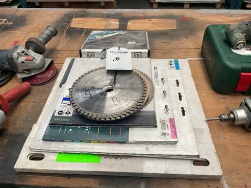 Charge von Sägeblättern