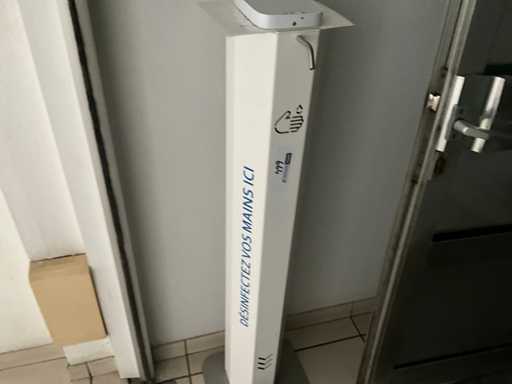 Dispenser voor handdesinfecterend middel