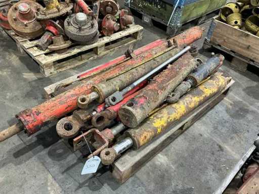 Batch of hydraulic cylinders