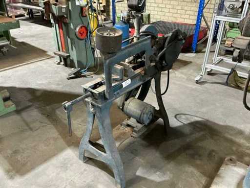 Machine à scie à métaux Benno