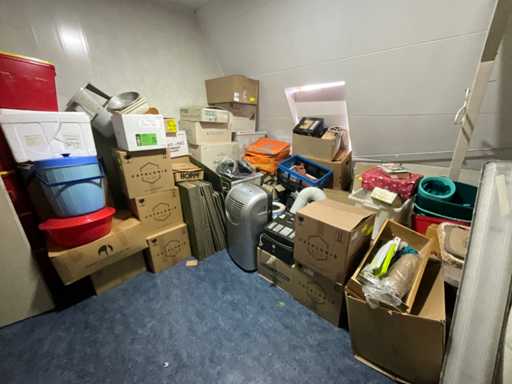 Party of restaurant supplies