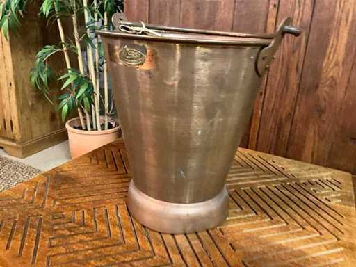 Seau en cuivre
