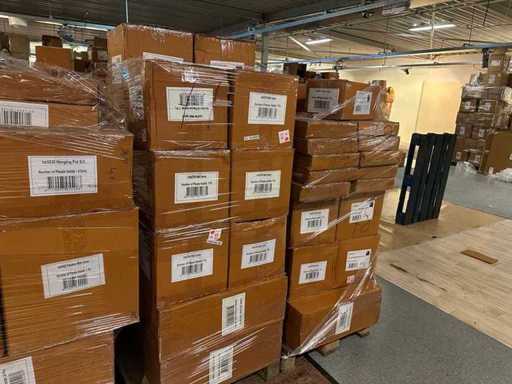 Décoration de fête, valeur au détail 2 000 €