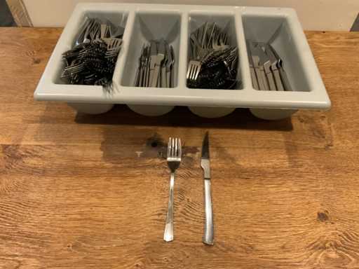 Taca na sztu?ce z zawarto?ci?