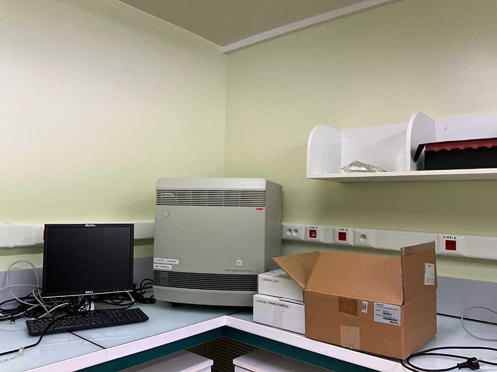 APPLIED BIOSYSTEMS 7900 HT Fast Real-Time PCR System 