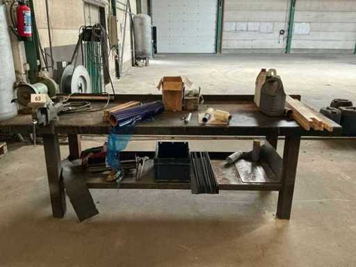 Metalen werkbank