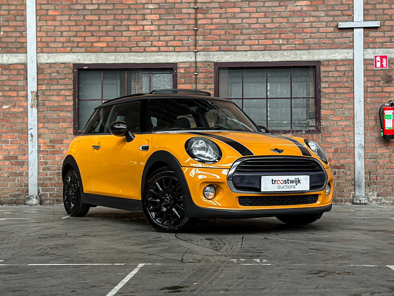 Mini Cooper Business 1.5 136pk 2016 (Origineel-NL), JF-468-B