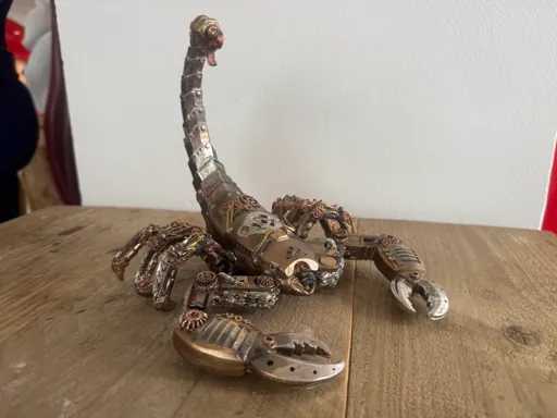 Scorpioen Steampunk H17,5cm Gold