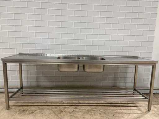 Évier en acier inoxydable avec double évier et robinet à chasse