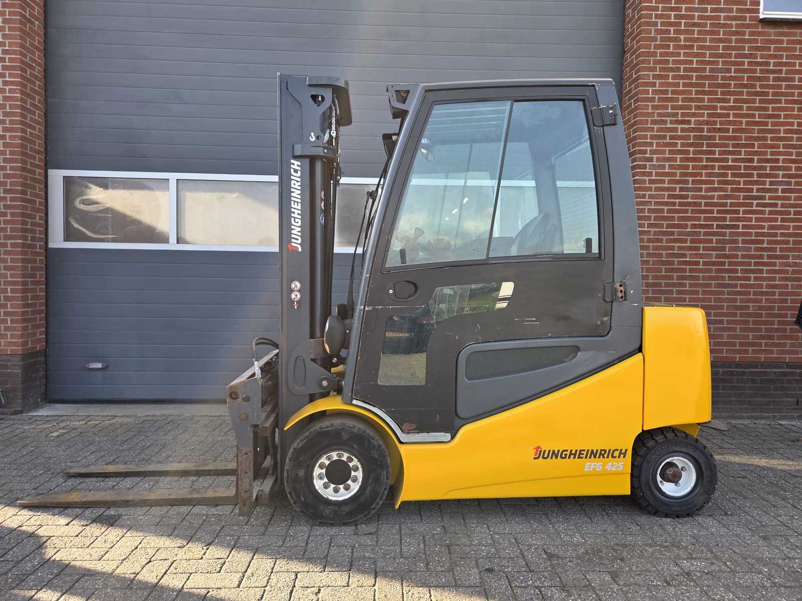 2015 Jungheinrich EFG 425K 2500KG Fork Adjuster Forklift