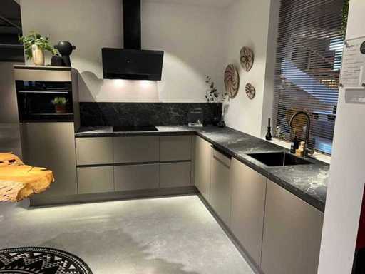 Pronorm - Cuisine showroom avec appareils électroménagers Pelgrim